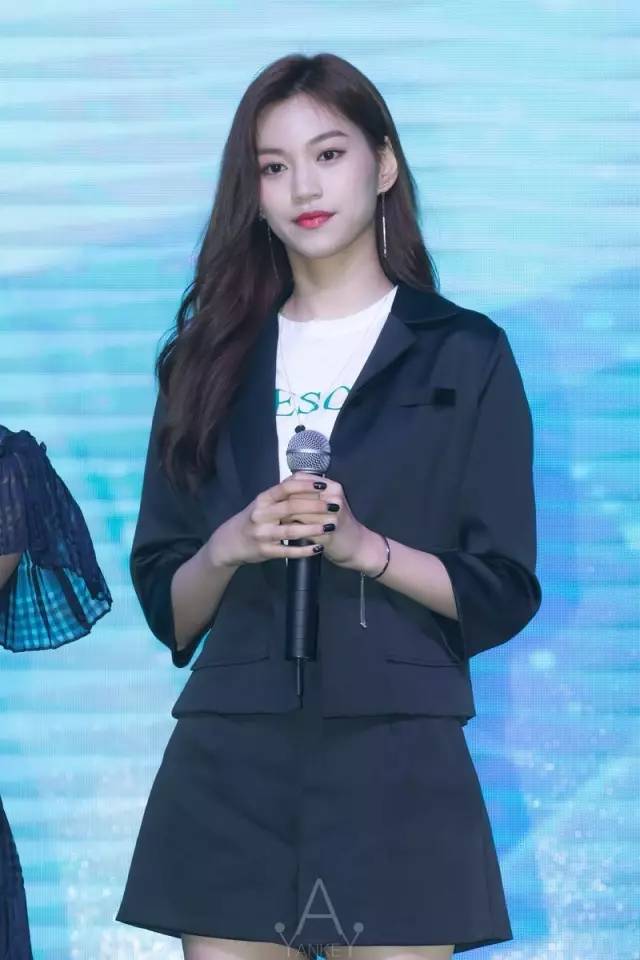 一周爱豆穿衣榜｜款爷DIY服装SWAG满分卡皇时髦翻天允儿小公主