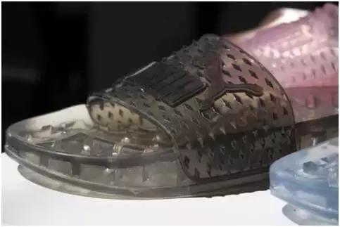 puma蕾哈娜同款鞋 (puma的蕾哈娜穿搭)