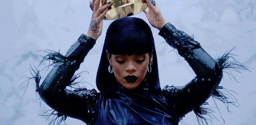 puma蕾哈娜同款鞋 (puma的蕾哈娜穿搭)