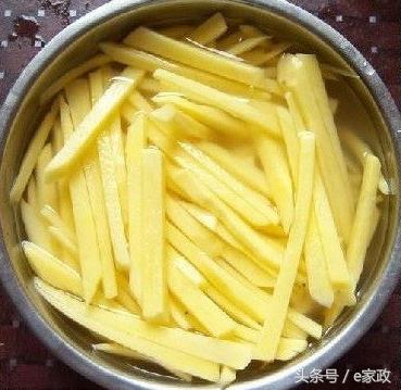 土豆做薯条家庭自制做法,番茄酱薯条家庭自制做法