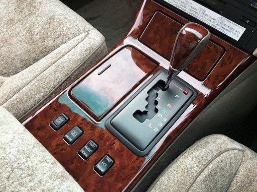 皇冠majesta低趴,皇冠majesta多少钱