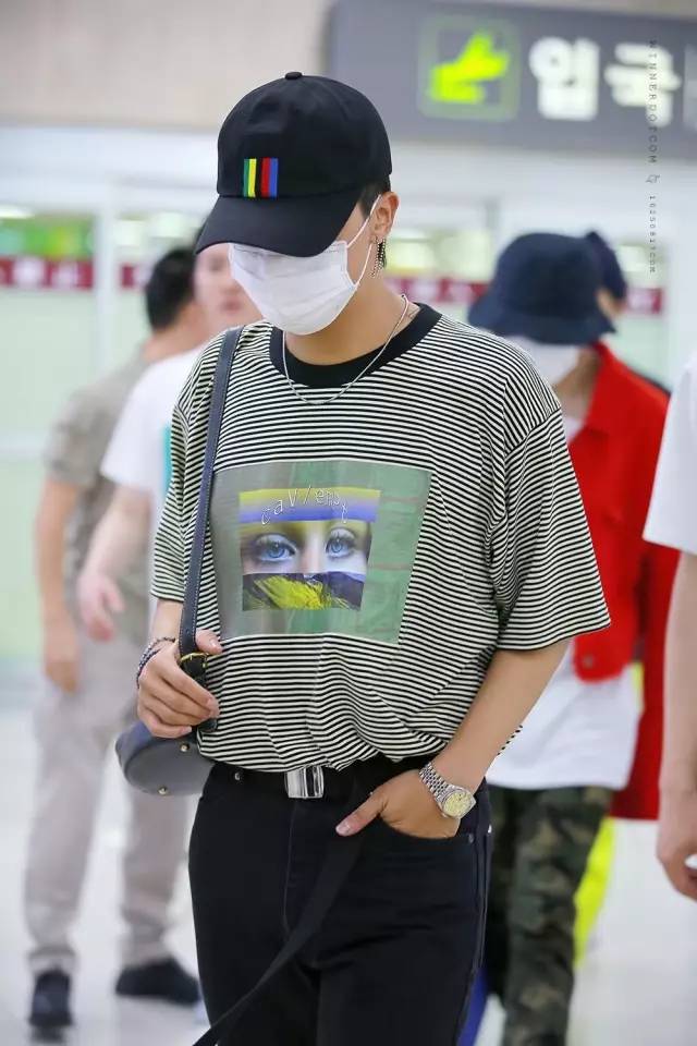 一周爱豆穿衣榜｜款爷DIY服装SWAG满分卡皇时髦翻天允儿小公主