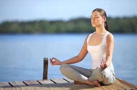 眉心长痘是什么原因怎么消除呢,嘴上长痘最快消除方法