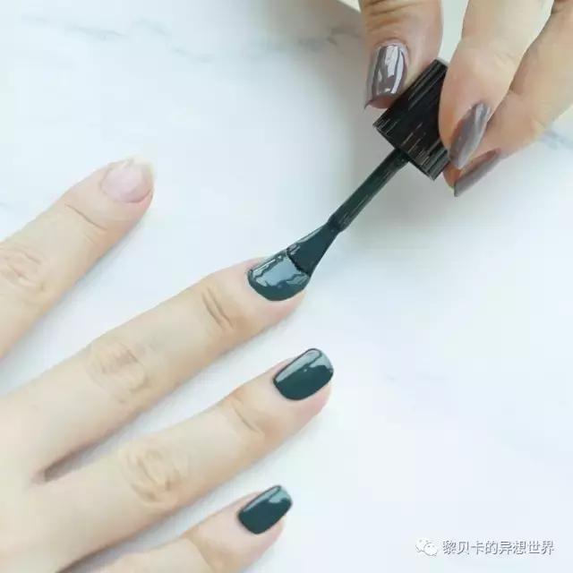 什么色的甲油显手白,什么指甲油显手白图片