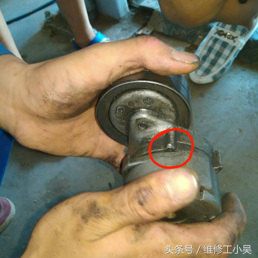 八年十六万公里的汽车空调不工作了，刚修好两天就又出现同样的故障，车主比较郁闷！