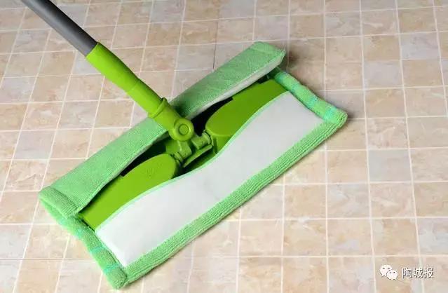 拖地后瓷砖有股鱼腥味是怎么回事,拖地后瓷砖缝有异味
