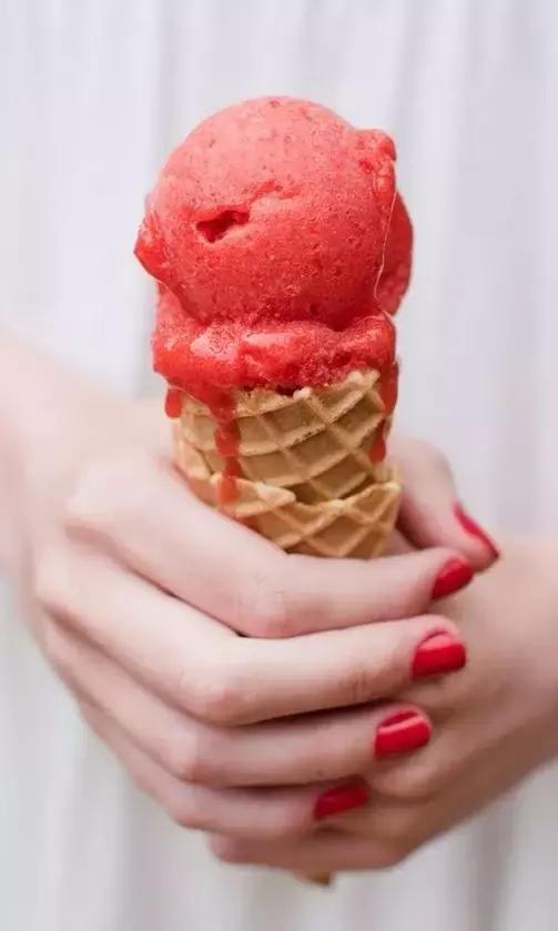 什么色的甲油显手白,什么指甲油显手白图片