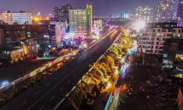 蓝翔山东挖掘机,外国人眼中的蓝翔挖掘机