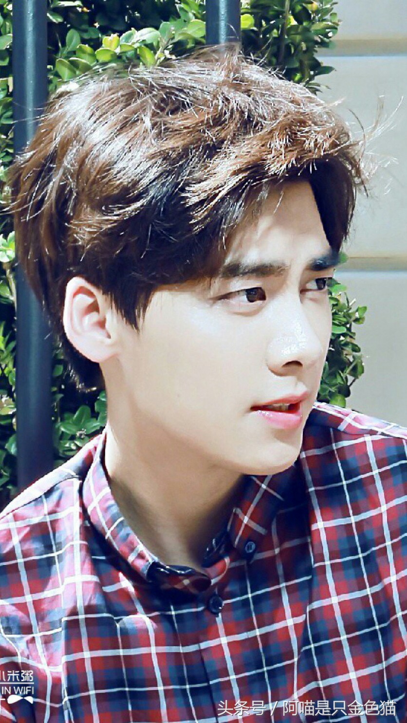 李易峰侧脸对比图,李易峰高清侧颜照片