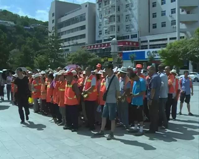 关爱户外劳动者爱心驿站送清凉,环卫夏季作业忙爱心企业送清凉