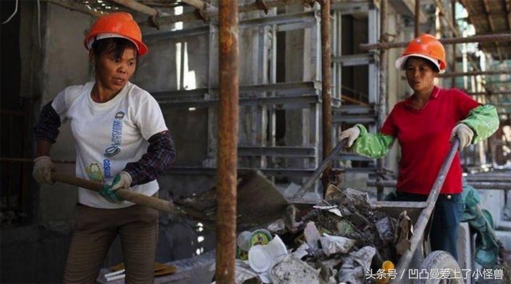 在工地上做工的女人,上班时候虽然满头大汗,然而她们下班后也是风情万种!