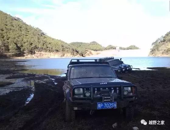 车被陷住怎么自救,车被陷住怎么推