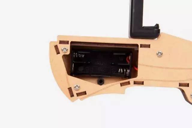 这玩意儿，让你在现实世界中“*飞机打**”！