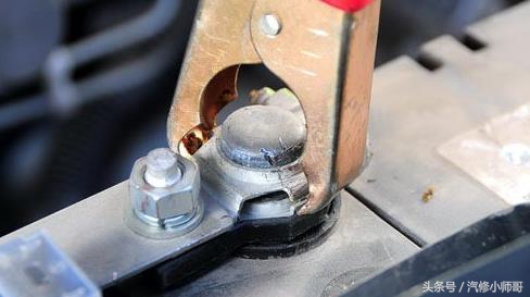 电瓶没电搭线着火后还是打不着火,汽车没电怎么用电瓶搭电教程