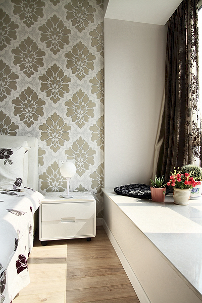 武汉老园艺师为讨好老伴，毅然把卧室窗台巧变花园式榻榻米！