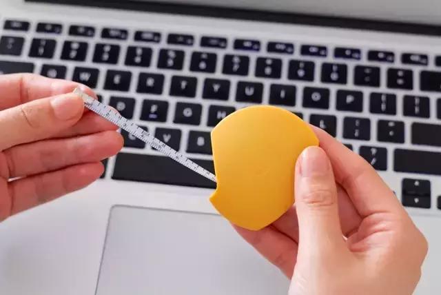 满心欢喜地等了这个快递整整1个月，却在拆开包装的瞬间傻了眼