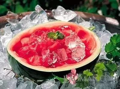 吃完西瓜拉肚子是红色,吃完西瓜就拉稀怎么办