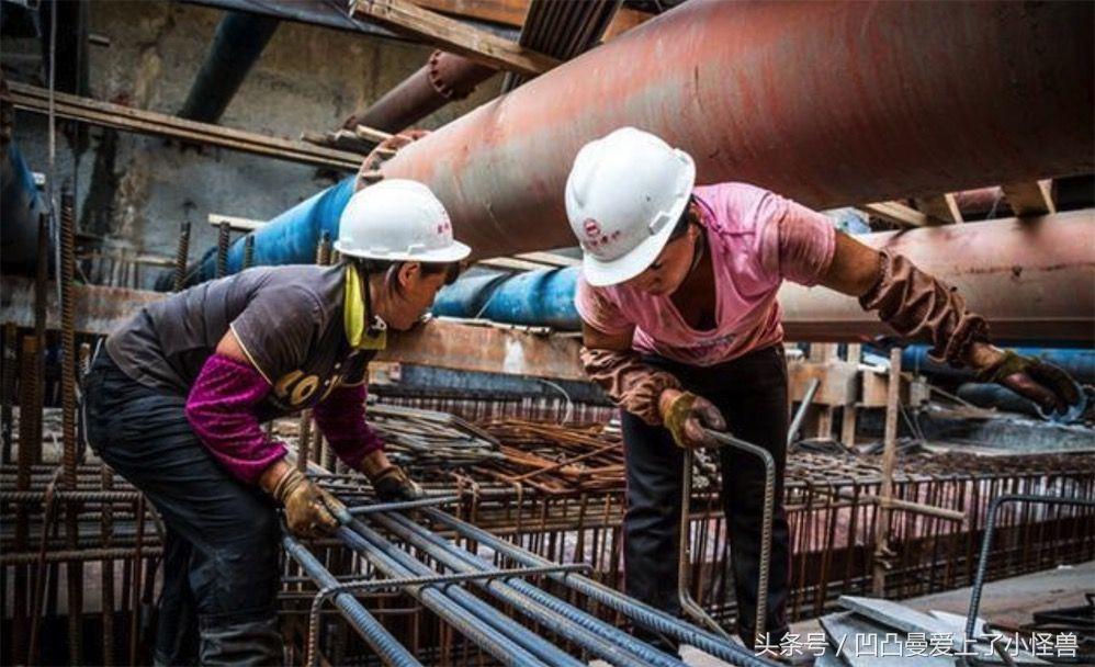 在工地上做工的女人,上班时候虽然满头大汗,然而她们下班后也是风情万种!