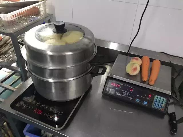 缇庡コ涓庨噹鍏界湅椋庢櫙,澶х唺鐚妧鐗涢噾涓濈尨缇婇┘