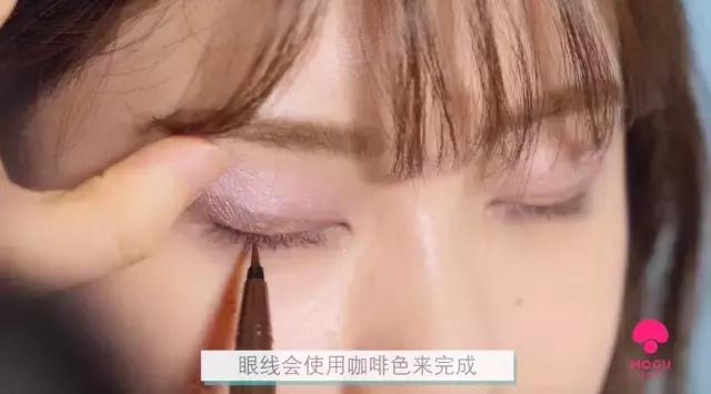 怎样化妆不会浮妆,夏天晕妆的正确化妆方法