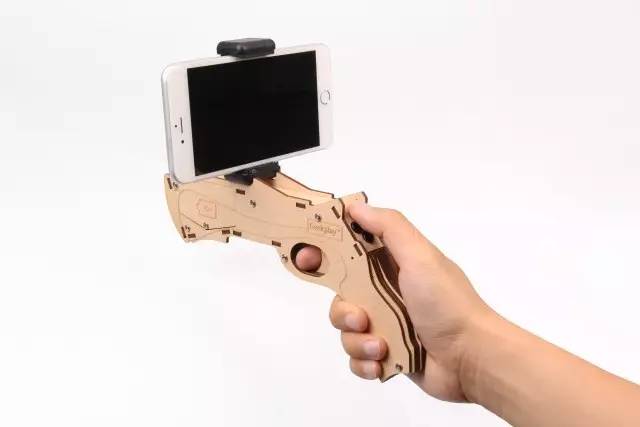 这玩意儿，让你在现实世界中“*飞机打**”！