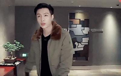 张艺兴说脚踏实地谋发展,张艺兴心里坚定理想一步步登顶