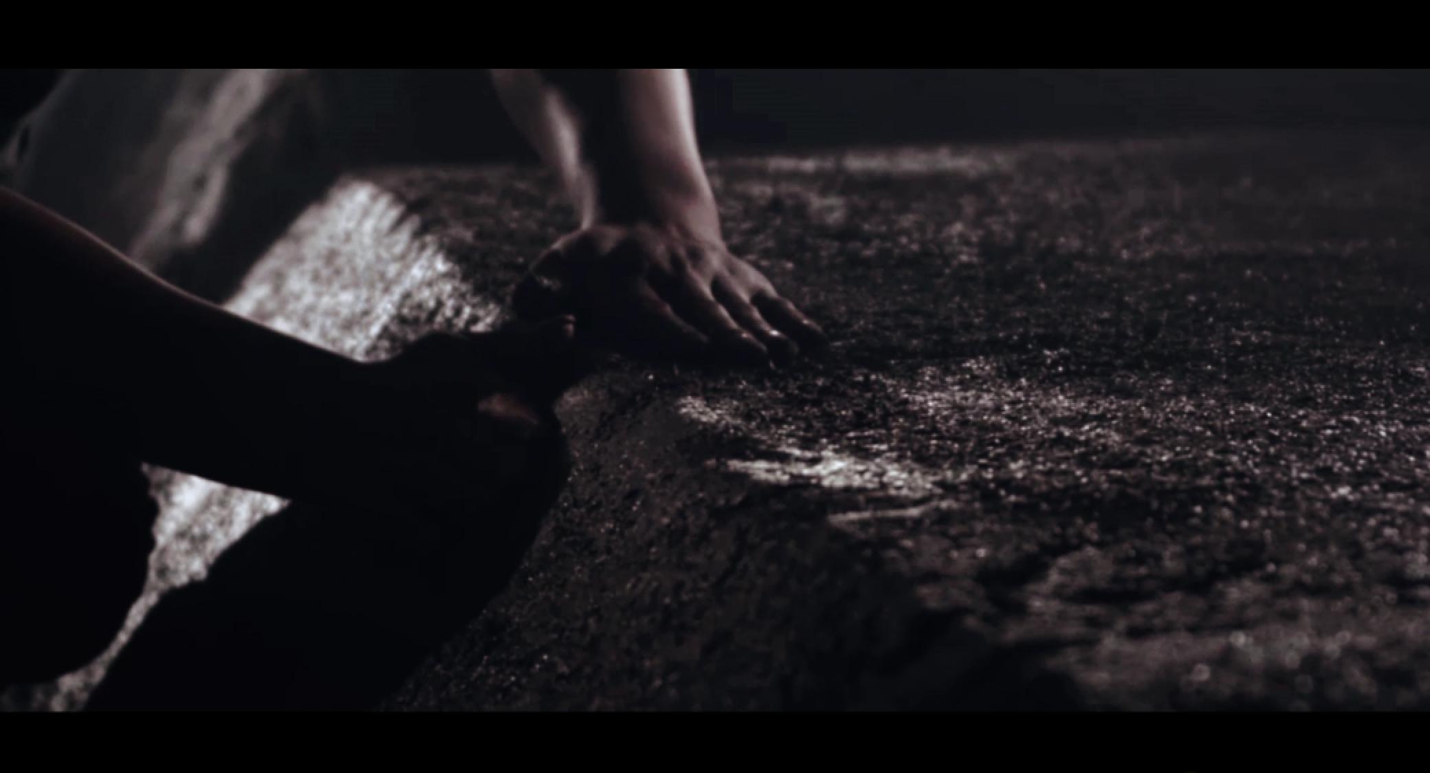 酿酒大师？谈不上，我只是个对酿酒存着敬畏之心的酿酒工