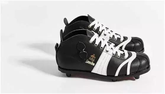 puma蕾哈娜同款鞋 (puma的蕾哈娜穿搭)