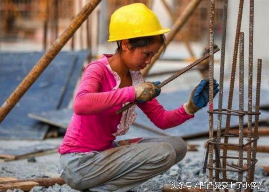 在工地上做工的女人,上班时候虽然满头大汗,然而她们下班后也是风情万种!
