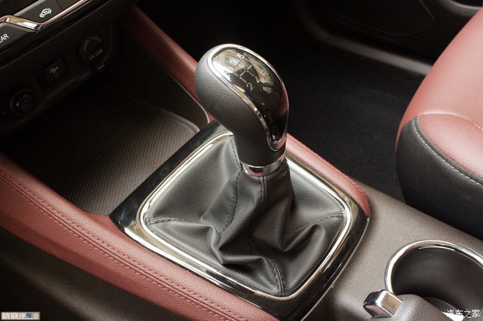 家庭用车是买七座suv还是mpv,长安凌轩7座mpv落地价格