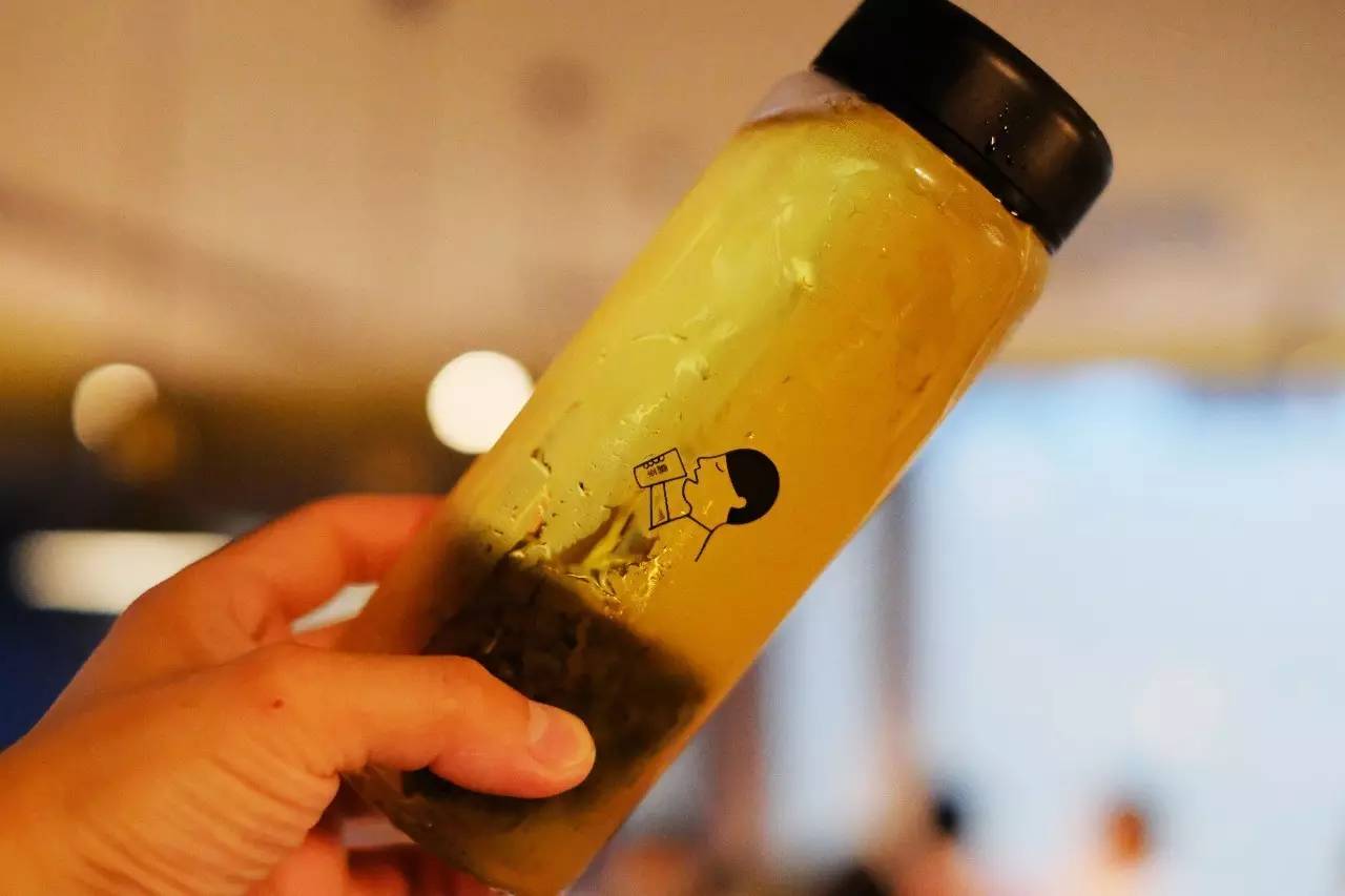 长大后茶饮店就像江湖的高手，一代起一代落但能真正成为新闻暴风眼的真的只有喜茶