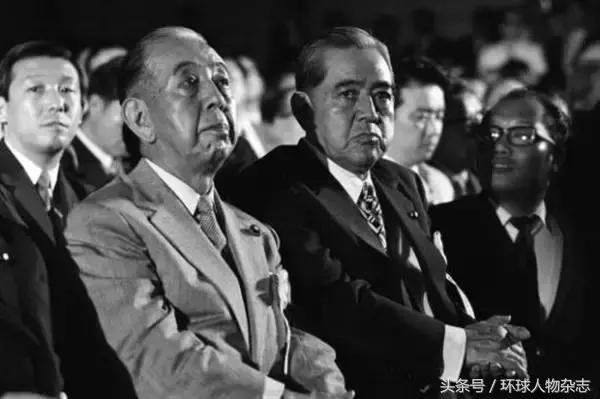 前景不利，后院失火，最近安倍过得很闹心，都是因为这两个女人