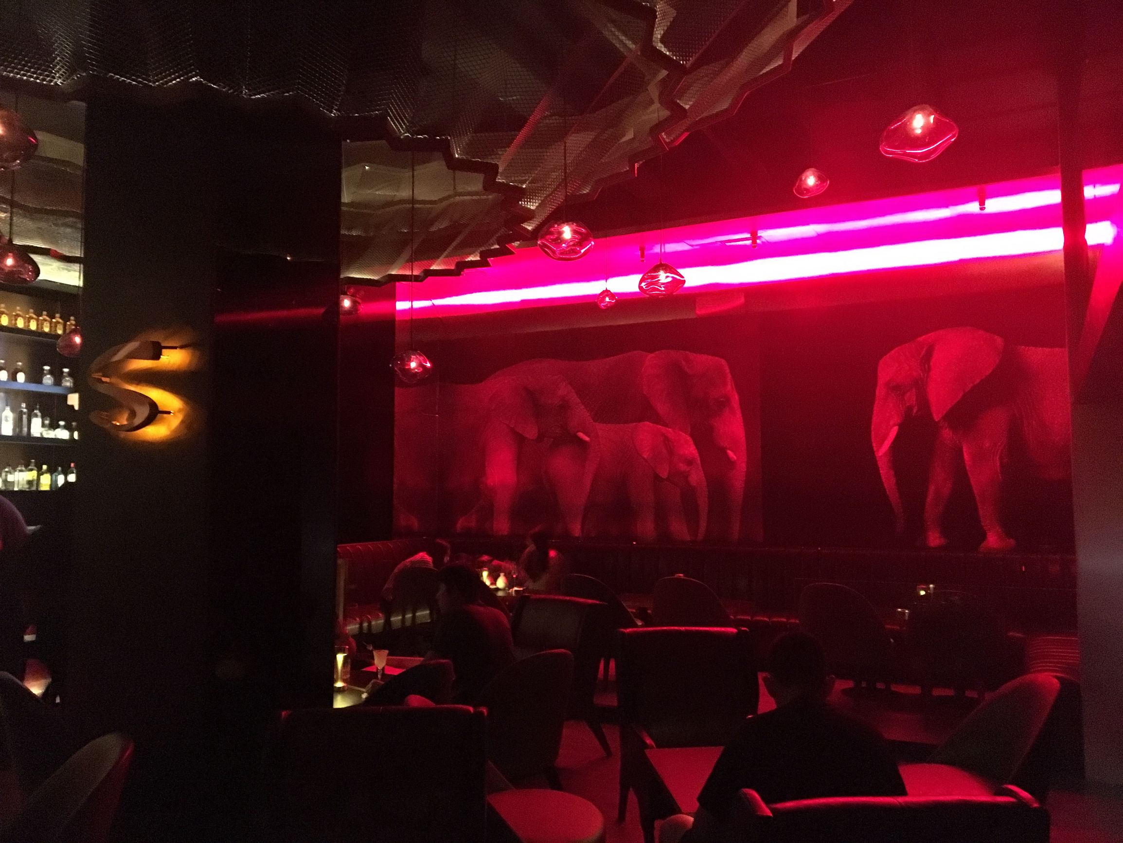 朋友开个店，卖酒的！一滴入魂Slogan！