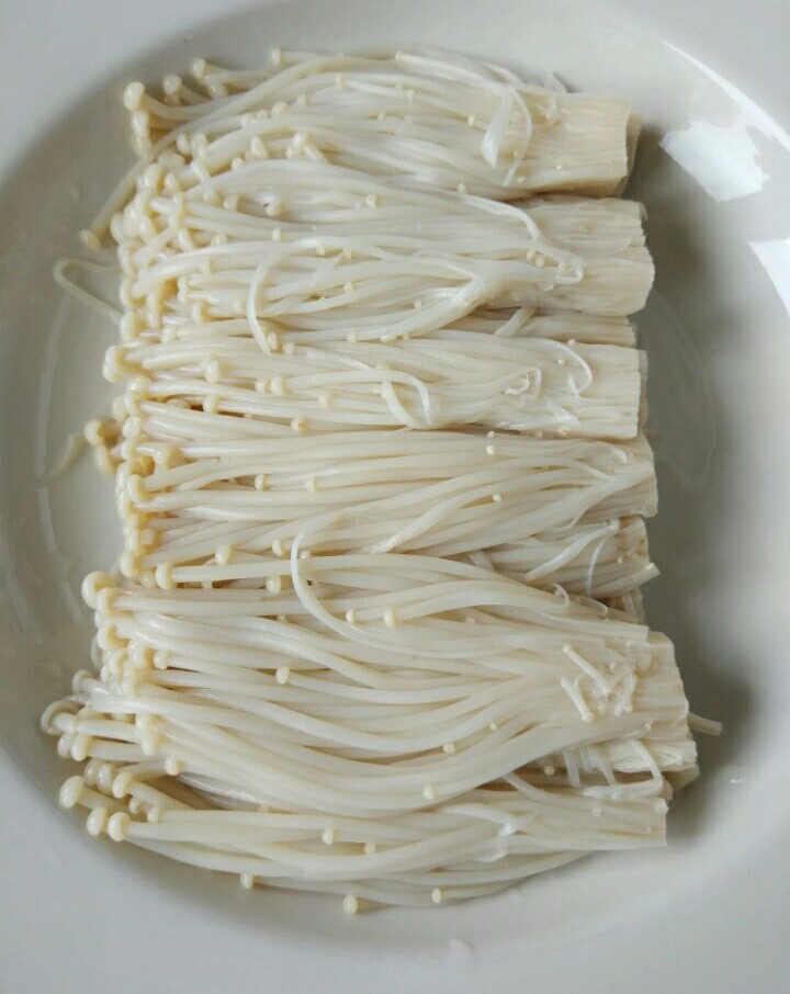 麻辣拌金针菇的10道做法,凉拌爽口金针菇教程