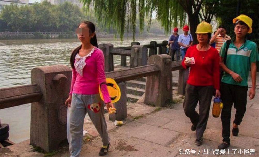 在工地上做工的女人,上班时候虽然满头大汗,然而她们下班后也是风情万种!