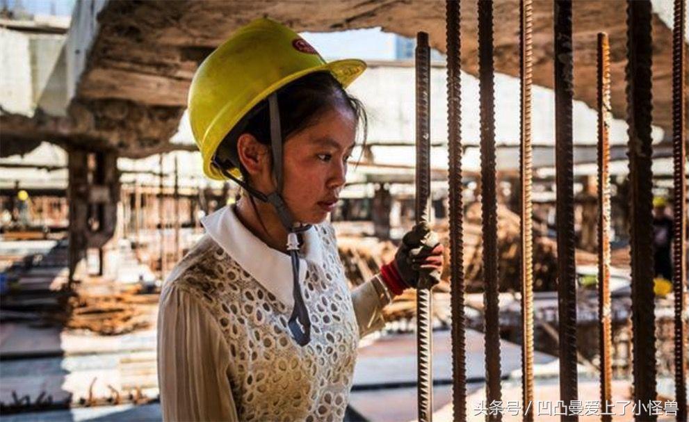 在工地上做工的女人,上班时候虽然满头大汗,然而她们下班后也是风情万种!