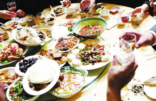 酒桌上被人恶意灌酒,我们该怎样使出杀手锏回击?