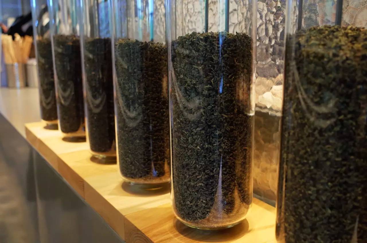 长大后茶饮店就像江湖的高手，一代起一代落但能真正成为新闻暴风眼的真的只有喜茶