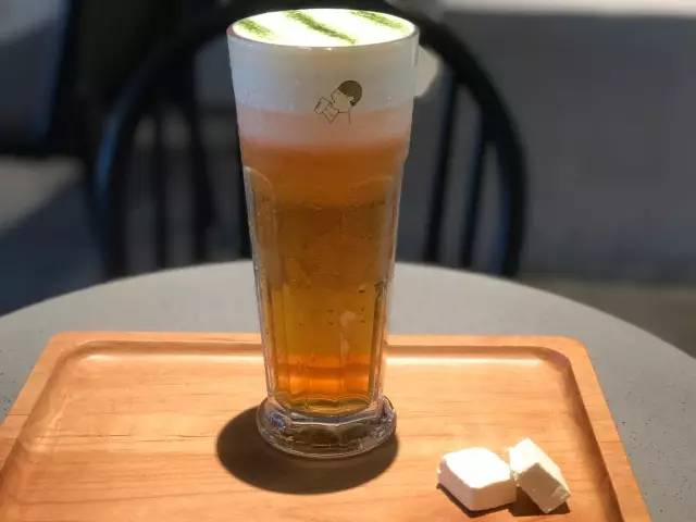 长大后茶饮店就像江湖的高手，一代起一代落但能真正成为新闻暴风眼的真的只有喜茶