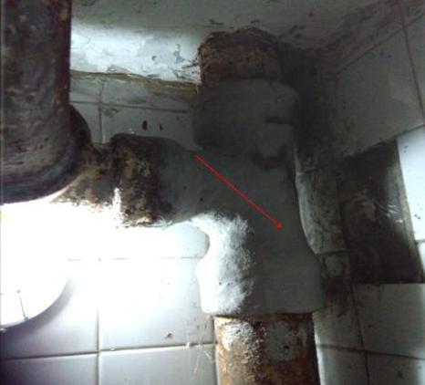 卫生间墙壁渗水上门修补,卫生间顶渗水是楼上维修吗