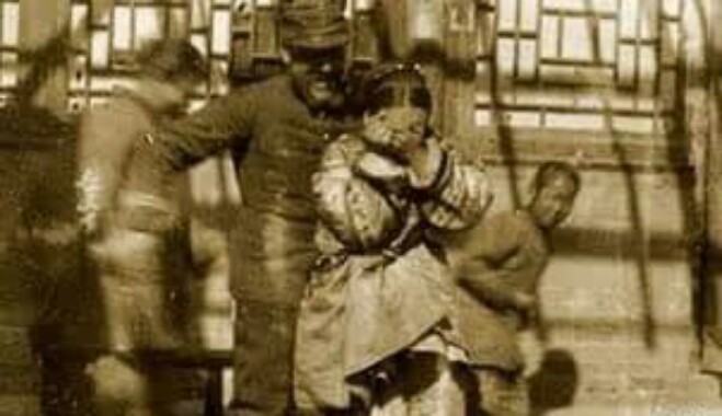 八国联军杀害无辜民众,八国联军烧杀抢掠视频