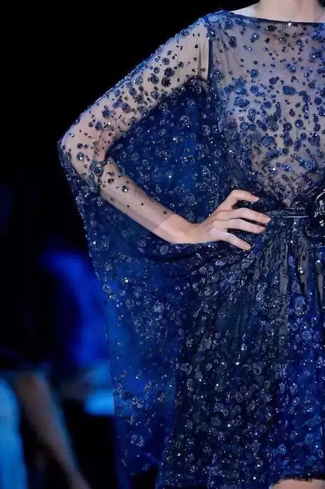 空姐都穿上高定了，那是因为它的设计师大有来头