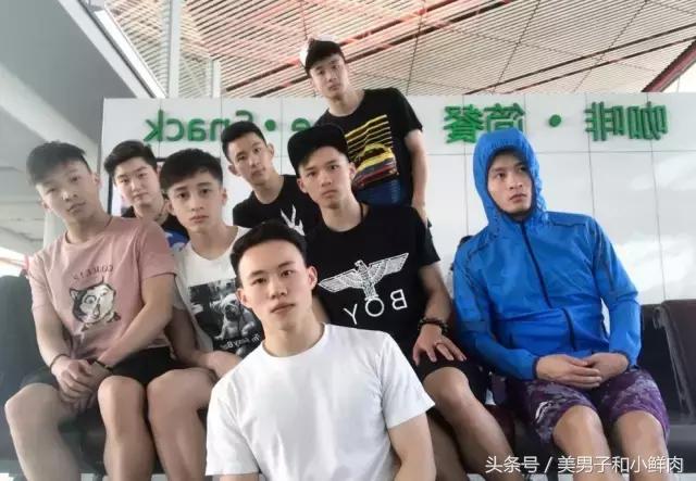 跳水运动员高颜值,跳水冠军练俊杰帅吗