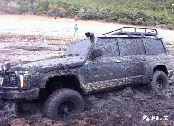 车被陷住怎么自救,车被陷住怎么推