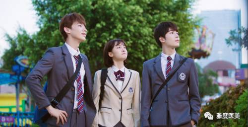 郑爽泪沟、眼袋明显到糊住镜头，学生*党**们的通病该怎么治？