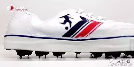 童年的足球故事,7岁男孩的足球碎钉鞋