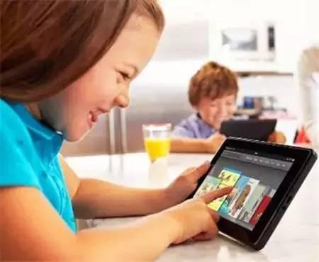 小孩因沉迷游戏手机被没收,孩子沉迷手机该不该没收手机