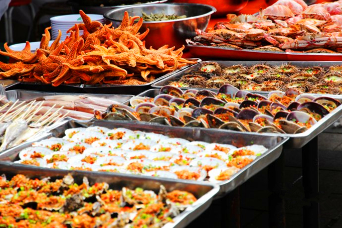 青岛海鲜美食探店,青岛美食特色啤酒海鲜