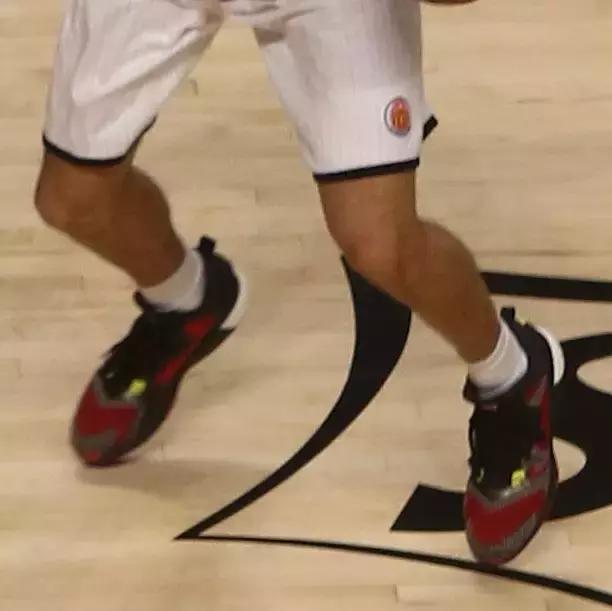 全世界都在嘲笑「球爹一家」,但你们都错了!