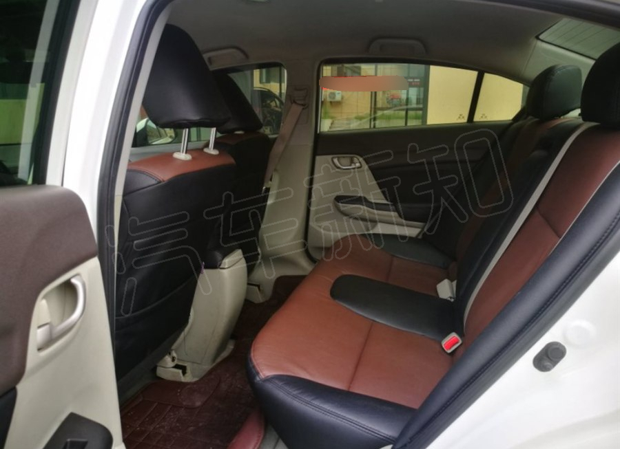 落地25万左右内饰科技感强的轿车,落地5-6万自动挡的车内饰高科技